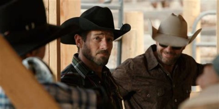 Are any actors in Yellowstone real cowboys?