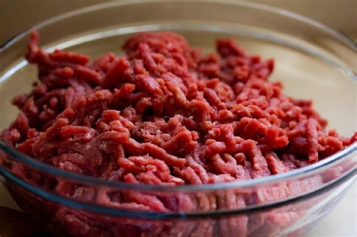 Can goldfish eat meat?