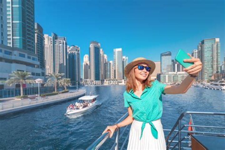 Can you show your shoulders in Dubai?