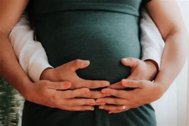 Do babies know Dad touches belly?