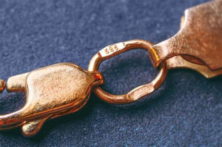 Do jewelers mark their jewelry?