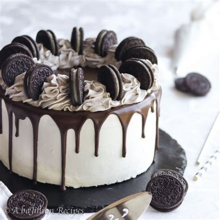 Do you have a cake at the rehearsal dinner?