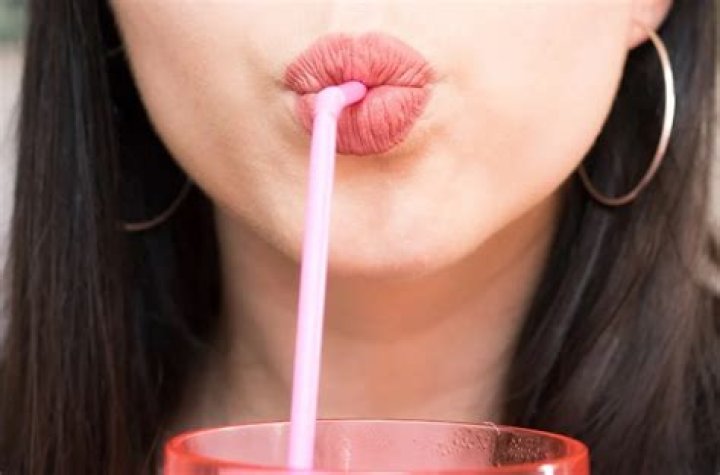 Does drinking through a straw help teeth?