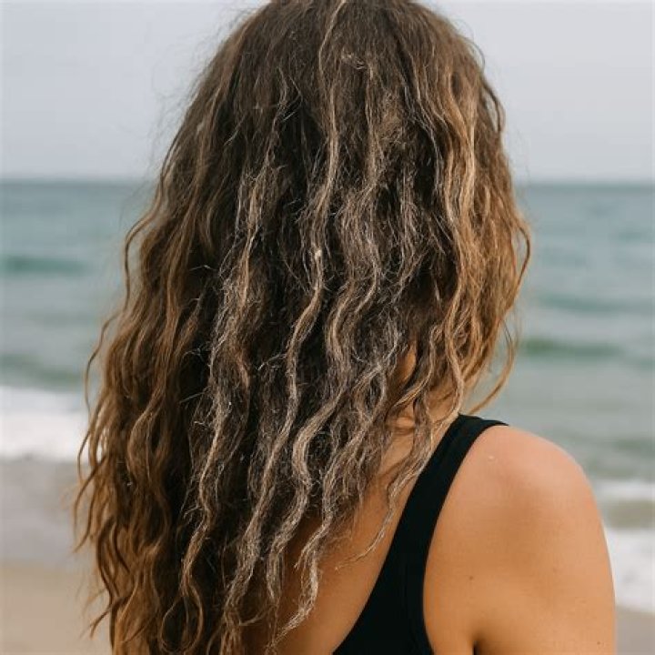 Does salt make hair white?