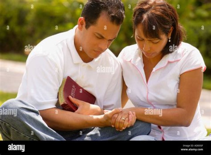 How do couples pray together?