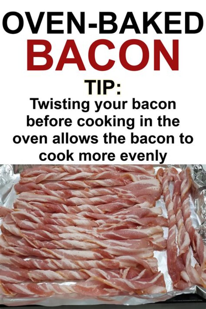 How does Rachael Ray cook bacon in the oven?
