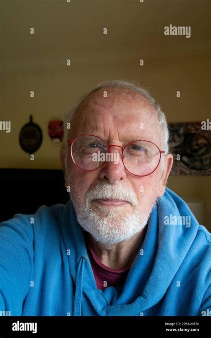 How long can an 80 year old live with dementia?