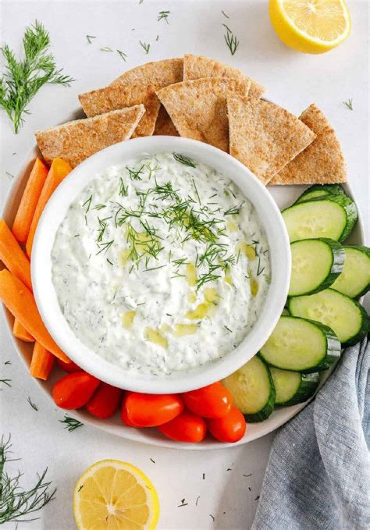 How many calories does Greek tzatziki sauce have?