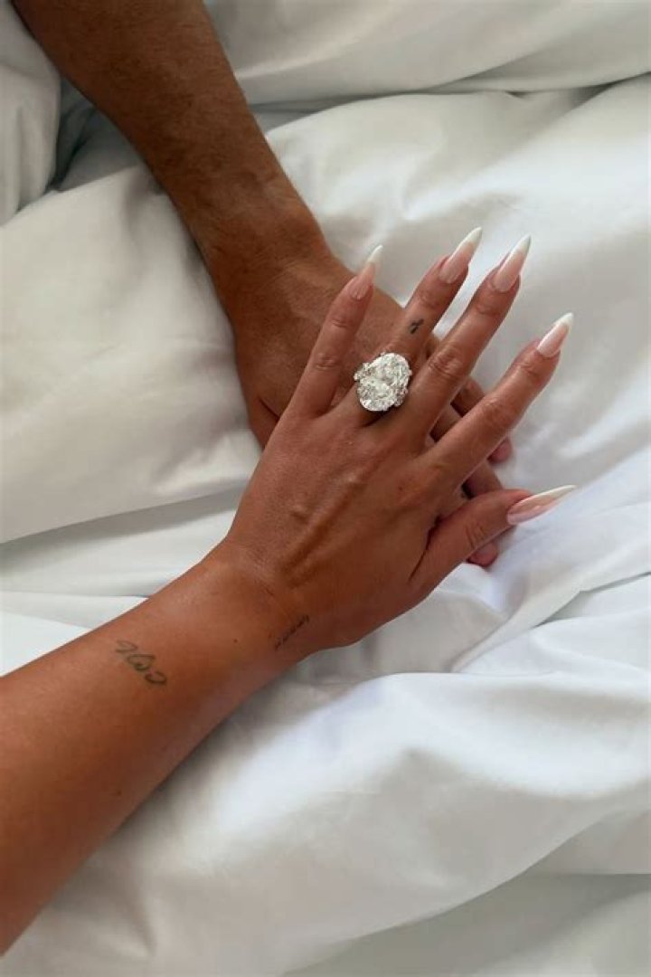 How many carats is Kim Kardashian's ring?