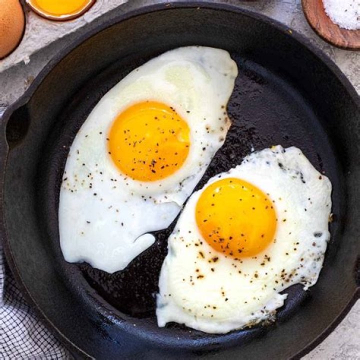 Is frying eggs with olive oil healthy?