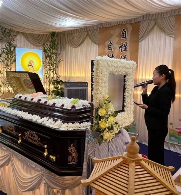 What do you give at a Buddhist funeral?
