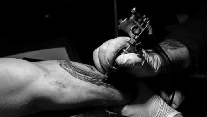 What does Aquaphor do for tattoos?