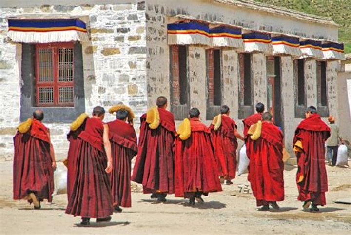 What does it mean when the Tibetans clap their hands?