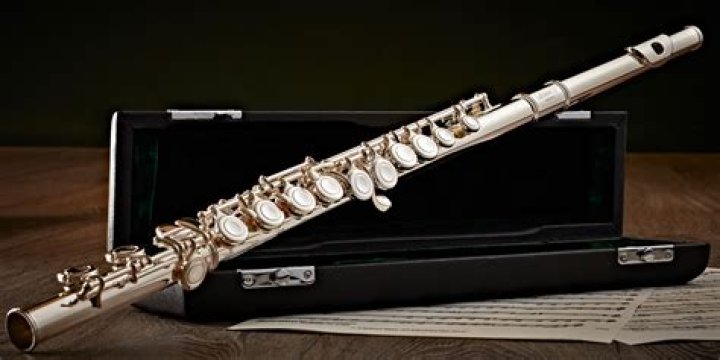 What is a champagne flute used for?