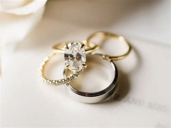 Who buys the man's wedding ring?